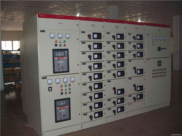 Apparecchiatura elettrica di comando della Cina di alta qualità di distribuzione dell'apparecchiatura elettrica di comando 400V 690V Electric Power di bassa tensione della lega per caratteri fornitore