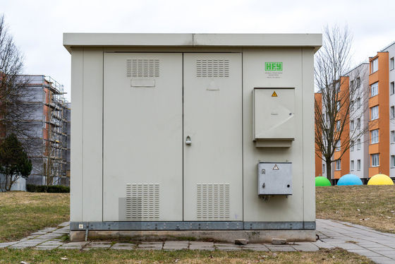 La sottostazione prefabbricata con l'apparecchiatura elettrica di comando ed il trasformatore di tensione di sistema 12kV ha prefabbricato la sottostazione mobile compatta fornitore