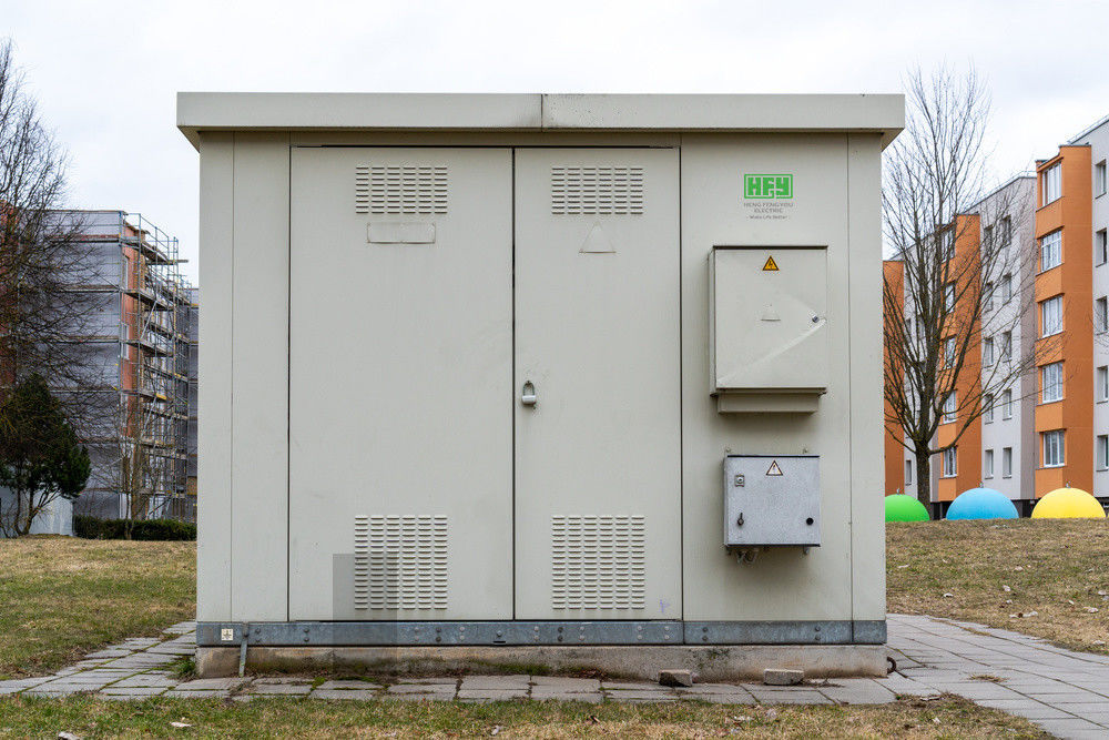 La sottostazione prefabbricata con l'apparecchiatura elettrica di comando ed il trasformatore di tensione di sistema 12kV ha prefabbricato la sottostazione mobile compatta fornitore